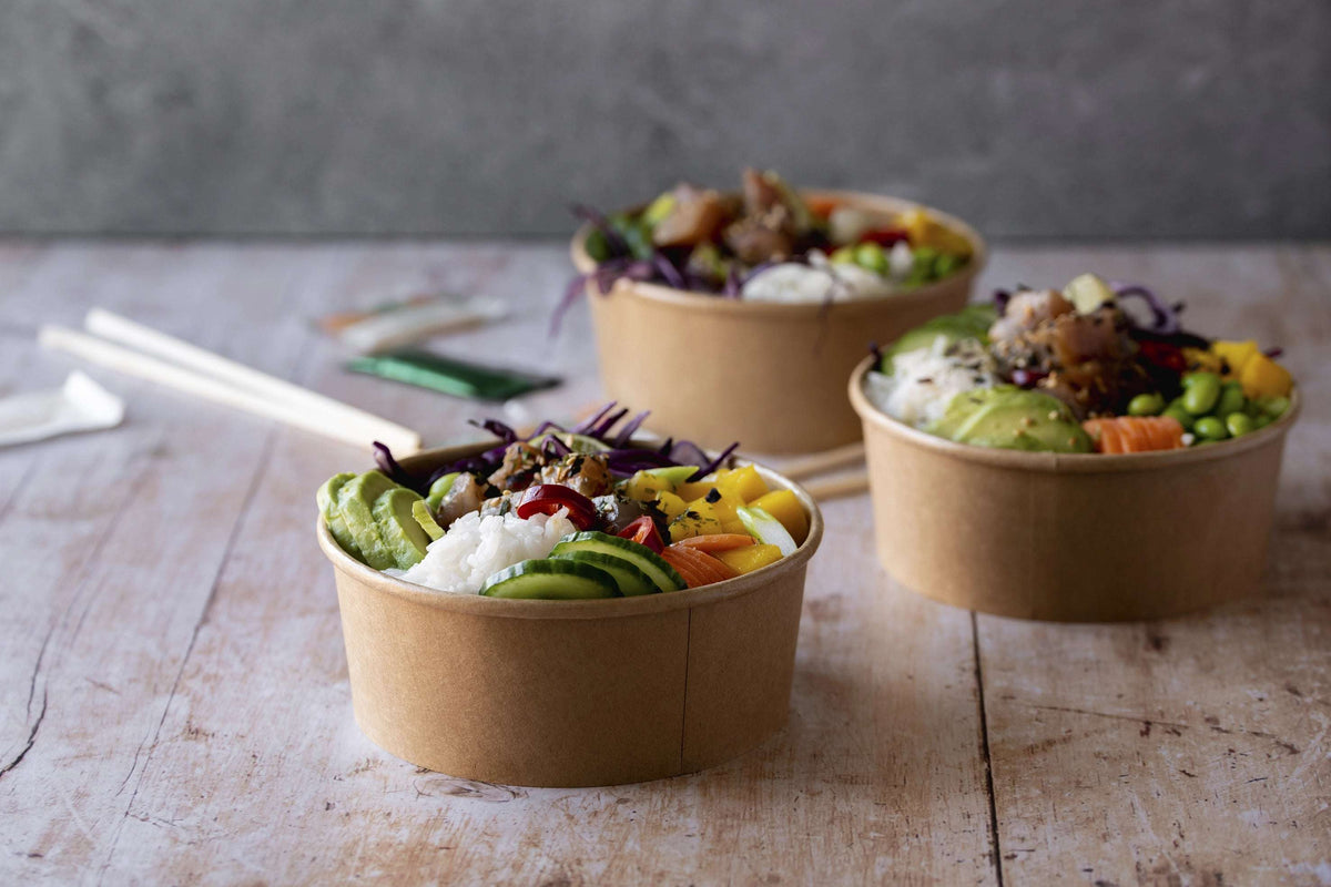 Salatschale aus Kraftpapier in Situation | Verpackung2Go
