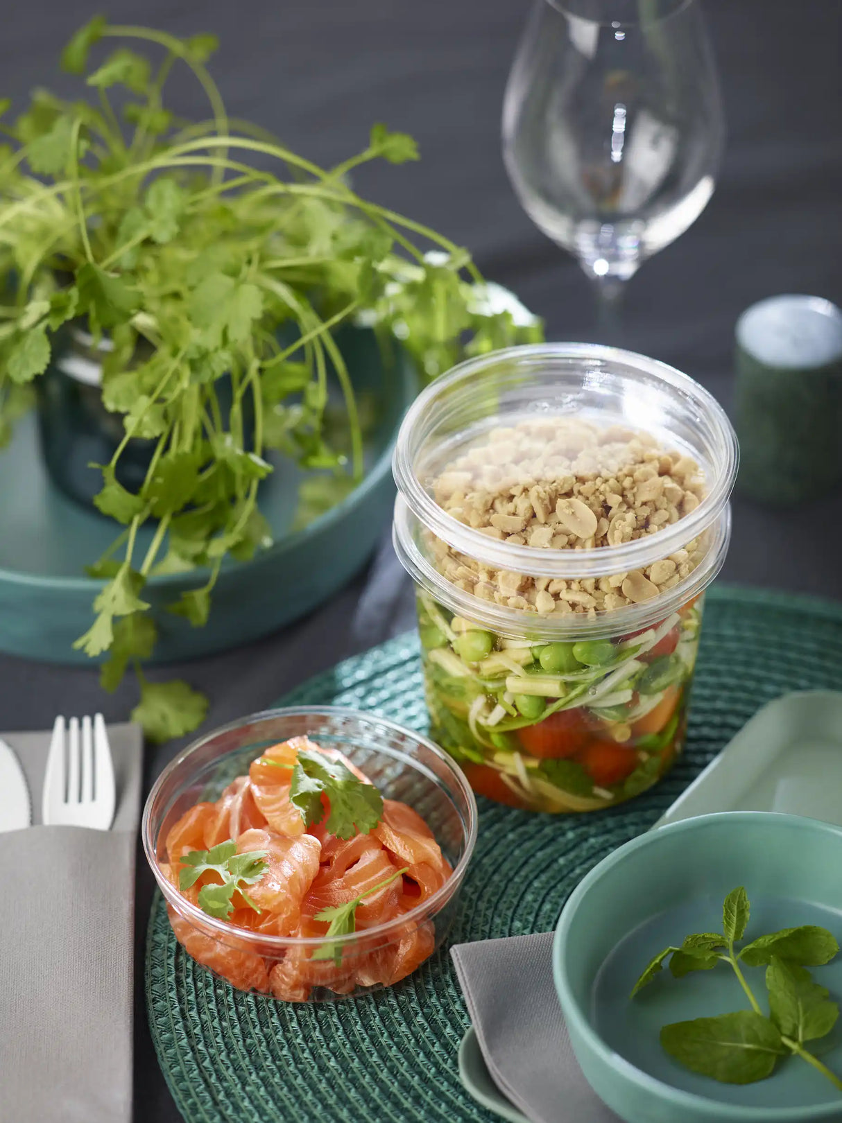 Salatschalen Deli von DUNI bereit zum Liefern - Verpackung2Go